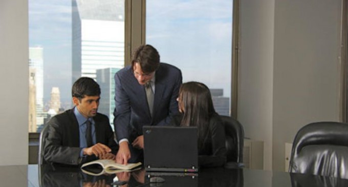 UE solicită amenzi pentru companiile care nu plătesc în mod egal bărbații și femeile – International