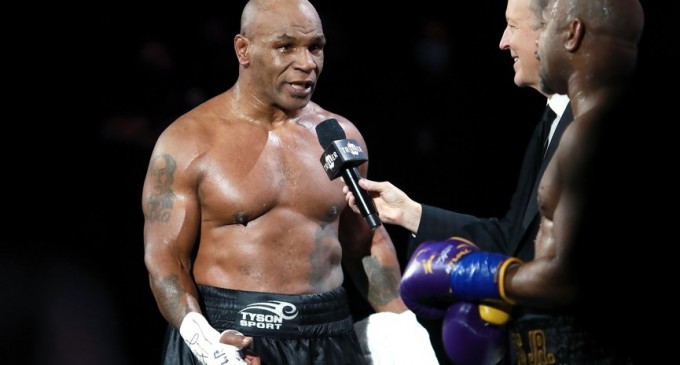 O miniserie în pregătire despre viața lui Mike Tyson, cu Jamie Foxx în rolul principal – International