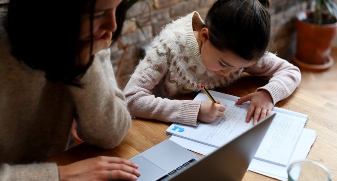 Cât i-a costat pe părinți școala online? 95% dintre părinți au suportat costuri ascunse ale educației – Educatie
