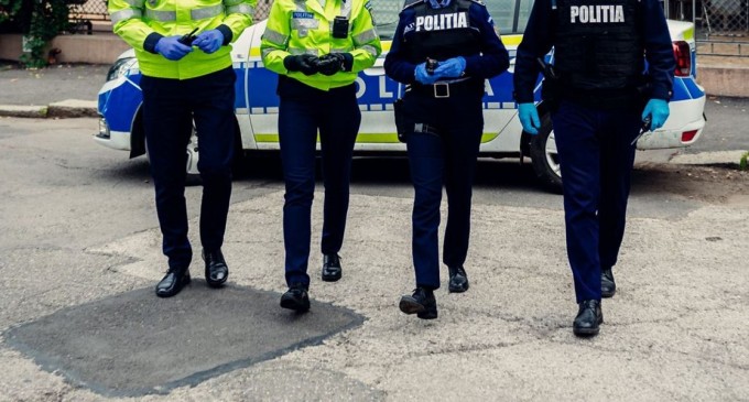 Opt poliţişti de la Secţia 16 au fost reţinuţi sub acuzaţia că au torturat doi tineri din Capitală – Esential