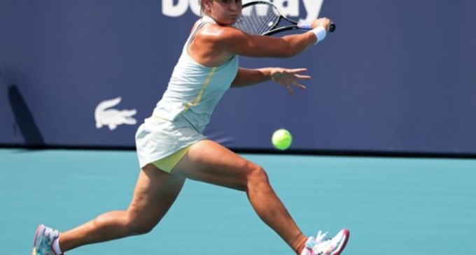 VIDEO Lidera mondială, aproape de o eliminare surprinzătoare: A revenit de la 2-5 în decisiv și a salvat o minge de meci – Tenis