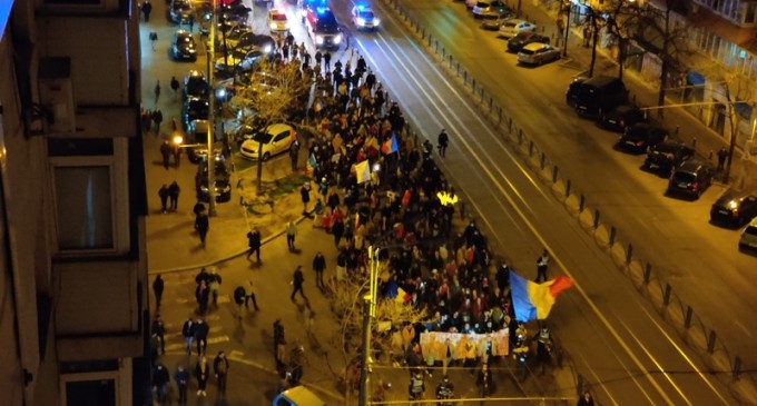 Noi manifestații anti-restricții în Capitală și în alte orașe din țară / La Brăila se scandează ”Arafat, nu uita, asta nu e țara ta!” VIDEO – Esential