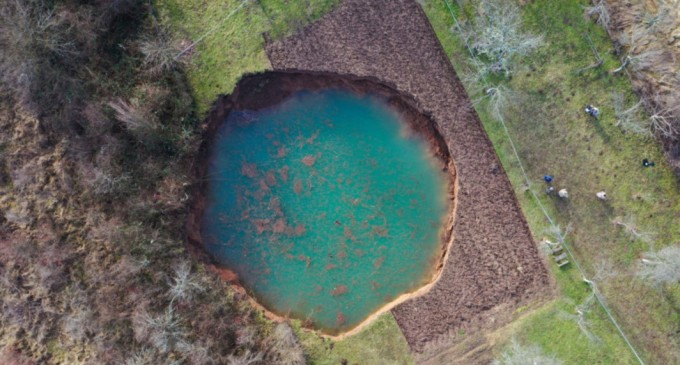 Digi24: Cratere înfricoșătoare au apărut în Croația după cutremurul puternic din decembrie. Până acum au fost descoperite 100 de găuri uriașe – International