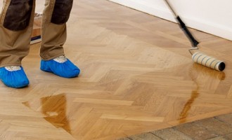 Care sunt avantajele de care ai parte atunci cand investesti intr-un lac de calitate pentru parchet?