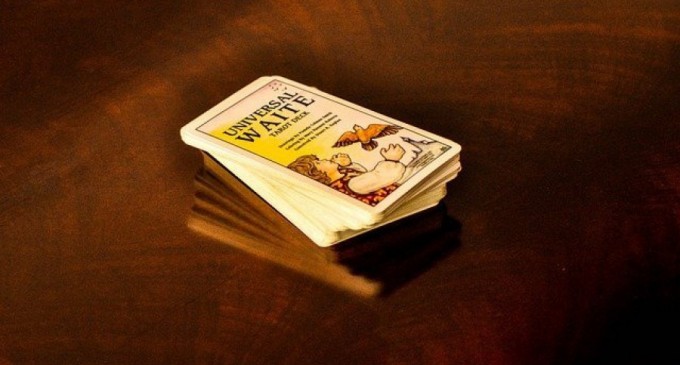 De ce atat de multi oameni consulta tarotul pe internet?