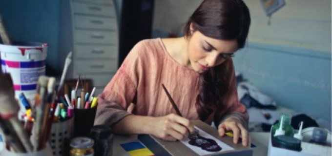 Accesorii necesare pentru micii artişti: carioci şi creioane colorate de cea mai bună calitate