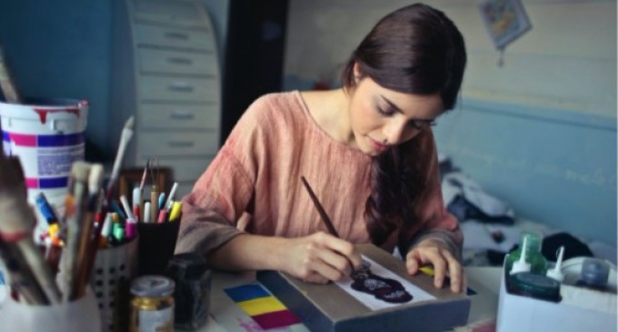 Accesorii necesare pentru micii artişti: carioci şi creioane colorate de cea mai bună calitate