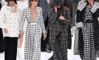 Chanel prezinta noua colectie de moda, in memoria lui Karl Lagerfeld. Aparitii de senzatie pe cele mai mari scene de modeling din lume!