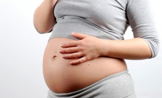 Caz medical extrem de rar: O femeie a născut gemeni concepuți la 3 săptămâni distanță – International