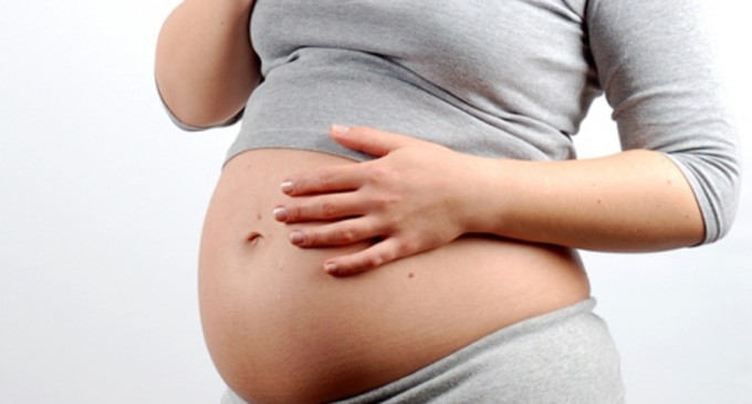 Caz medical extrem de rar: O femeie a născut gemeni concepuți la 3 săptămâni distanță – International