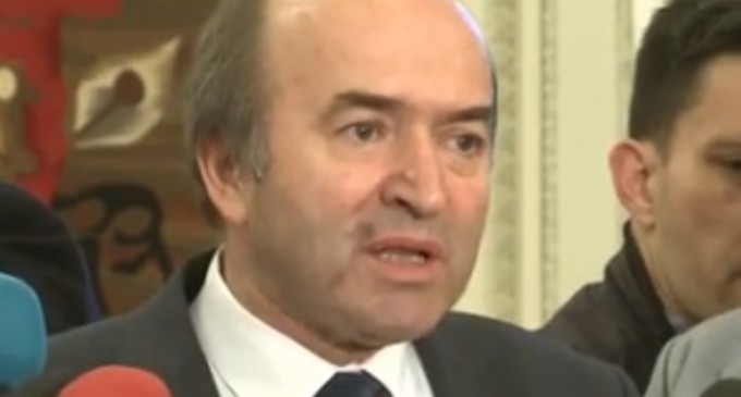 Tudorel Toader, replică pentru Voiculescu: Oare ce era de evaluat la un ministru fără diplomă? – Subiectele zilei