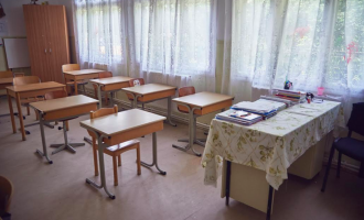Elevii din clasele terminale de gimnaziu şi liceu reîncep luni cursurile; activităţile didactice – online – Educatie