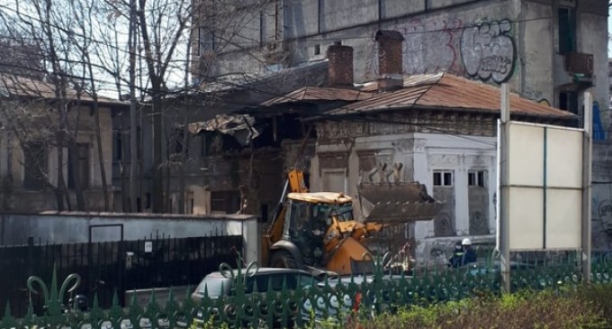 Nicuşor Dan: Demolarea caselor de patrimoniu din strada Icoanei 2 – 8, suspendată; proprietarul, amendat cu 20.000 de lei / Dezvoltatorul anunţă că a câştigat procesul şi poate relua lucrările – Administratie Locala