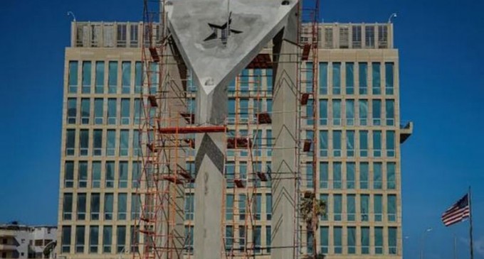 Cum luptă Cuba cu ”imperialismul” american: Un steag gigant de beton trântit în fața ambasadei americane – International