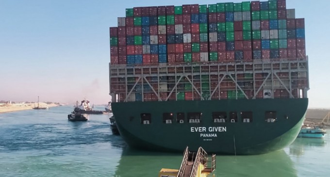 Digi24: Cât a costat repunerea pe linia de plutire a Ever Given, în canalul Suez. Nava nu are voie să plece până nu e achitată factura