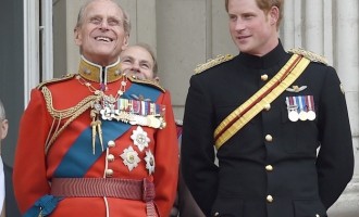 Prinţul Harry, omagiu adus prințului Philip: „Pentru mine, el a fost bunicul meu – un maestru al fripturilor la grătar, o legendă a persiflării şi un neastâmpărat până la final” – International