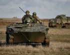 Demonstrație de forță a Rusiei, în Crimeea: Ministrul apărării a venit de la Moscova pentru a supraveghea personal exercițiul militar ce a început joi – International