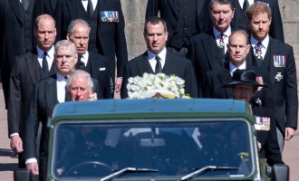 VIDEO Funeraliile prinţului Philip: Prinţii William şi Harry, văzuţi discutând împreună la încheierea slujbei – International