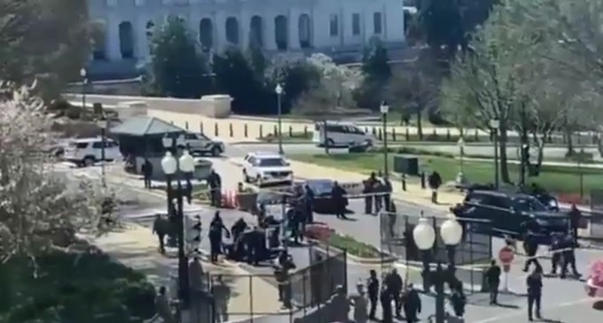 VIDEO Breaking News Incident de securitate în SUA, la Capitoliu: O mașină a forțat bariera și a rănit doi polițiști / Clădirea Congresului a fost închisă – International