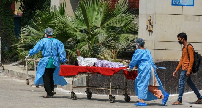 India: Medicii au lansat un SOS pentru că nu mai fac față numărului de cazuri Covid și rămân fără oxigen. Rudele pacienților se roagă pentru un pat în spital VIDEO – Coronavirus