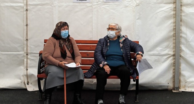 Situația vaccinării în România pe grupe de vârstă: un român din cinci are cel puțin o doză făcută, iar unul din 10 are schema completă – Esential