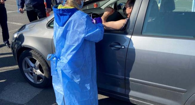Câți lucrători din sistemul sanitar sunt vaccinați în România? Patru indicii solide că datele oficiale sunt greșite (studiu). Care e situația în alte țări europene – Esential