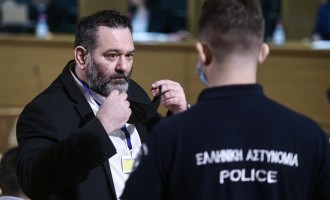 Parlamentul European a ridicat imunitatea unui eurodeputat grec, condamnat la el în țară la aproape 14 ani de închisoare – MEET Your MEP
