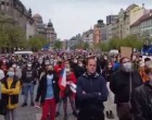 VIDEO Cehia: Aproximativ 10.000 de protestatari au denunţat atitudinea pro-rusă a preşedintelui Zeman – International