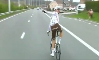 VIDEO Faza zilei: Motivul greu de crezut pentru care un ciclist a fost eliminat din Turul Flandrei – Alte sporturi