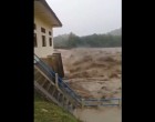 VIDEO Indonezia: 41 de persoane au murit, zeci de oameni sunt dispăruţi după alunecări de teren şi inundaţii – International