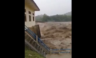VIDEO Indonezia: 41 de persoane au murit, zeci de oameni sunt dispăruţi după alunecări de teren şi inundaţii – International