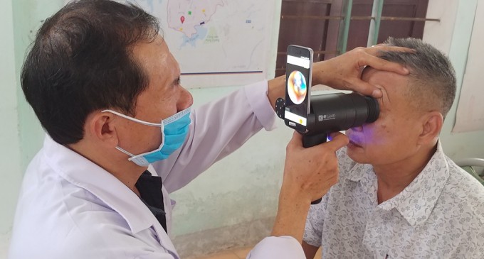 Samsung EYELIKE™ reutilizează camerele smartphone-urilor Galaxy pentru a crește accesibilitatea în zona de îngrijire oftalmologică