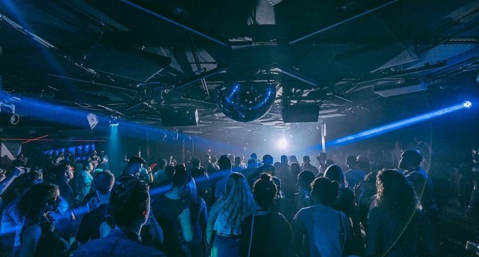 Interzis la dans, dar deschis la sex: Franța redeschide cluburile de swingeri, dar menține închise cluburile de noapte – Coronavirus