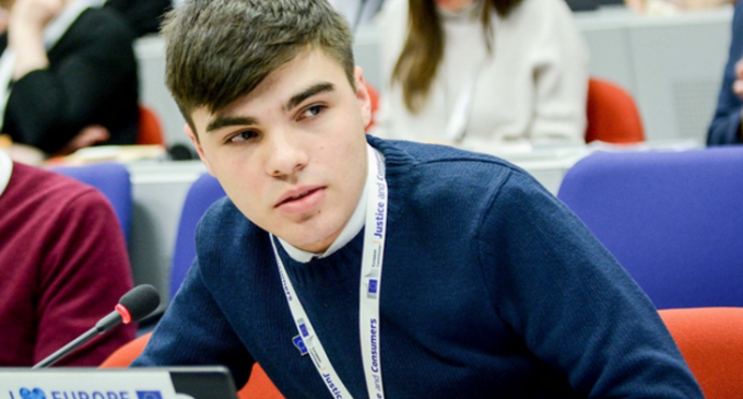 Sondaj Consiliul Național al Elevilor: Mai puțin de 40% dintre elevii nevaccinați doresc să primească serul / De ce se tem elevi – Educatie