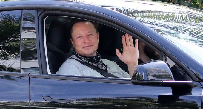 Elon Musk nu mai este al doilea cel mai bogat om al planetei / CEO-ul Tesla, depășit de un miliardar francez – Companii