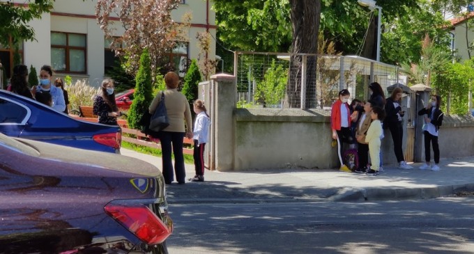 București: Câți elevi pot merge fizic la școală de miercuri și câți lipsesc din motive medicale – Educatie