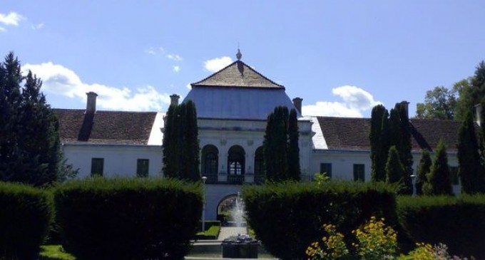 Consiliul Judeţean Sălaj atacă în instanţă vânzarea castelului Wesselényi de la Jibou / Cel mai mare ansamblu baroc a ajuns în proprietatea statului ungar – Cultura
