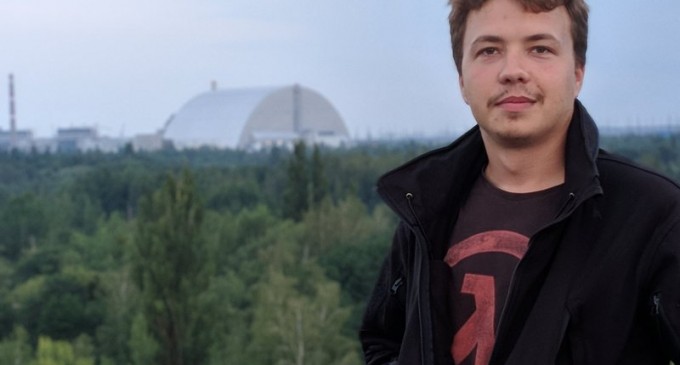 ​Avion deturnat la Minsk: Mărturii ale pasagerilor despre arestarea jurnalistului Roman Protasevici – International