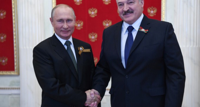 Lukașenko merge în Rusia să-i ceară ajutorul lui Putin – International