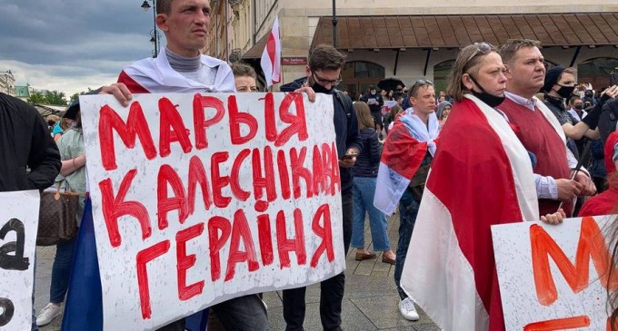 Părinții jurnalistului Roman Protasevici au lansat un nou apel la salvarea acestuia. Manifestații de solidaritate au avut loc la Varșovia, Vlinius, Paris și Londra VIDEO – International