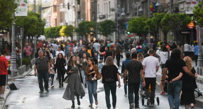Cum arată Bucureștiul Străzilor Deschise: Zeci de oameni s-au plimbat prin centru, fără să fie deranjați de mașini FOTO – Esential
