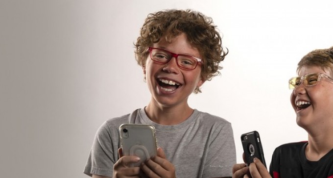 Ochelari pentru copii care protejeaza ochii impotriva luminii albastre