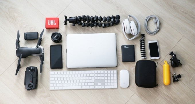 Artiștii britanici cer introducerea unei taxe pe gadgeturi din care să fie plătiți: „Nu este caritate” – Showbiz