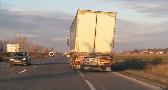 Șoferii români, invitați să vorbească în Parlamentul European, după uciderea șoferului român de TIR într-o parcare din Franța – MEET Your MEP