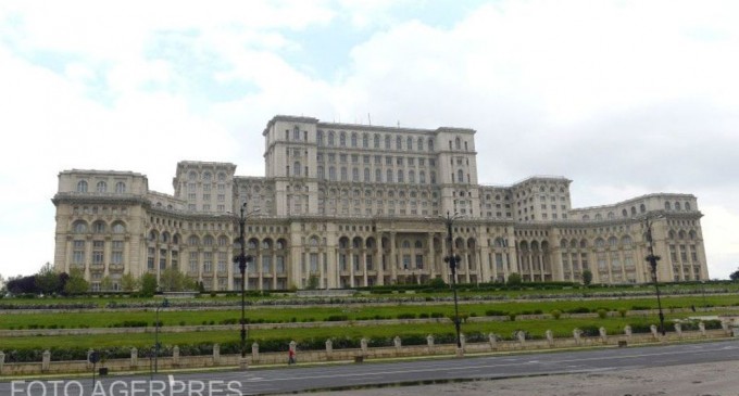 Parlament: Directorii generali interimari ai SRR şi SRTV, numiţi, joi, de Birourile permanente – Politic