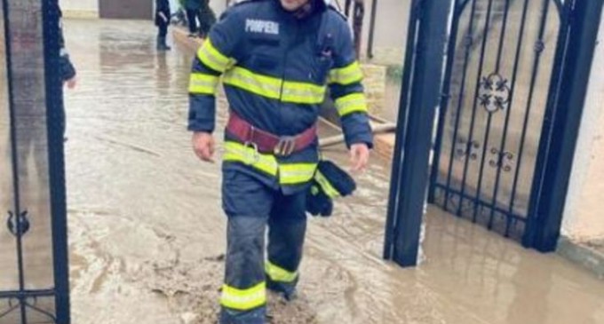 DSU: Inundaţii înregistrate, sâmbătă, în 7 judeţe şi în Bucureşti; apa a intrat în zeci de gospodării, case şi subsoluri – Esential