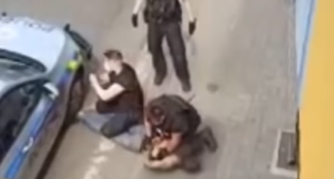 VIDEO Un tânăr rom a murit în Cehia, după ce polițiștii i-au presat gâtul ca în cazul lui George Floyd – International