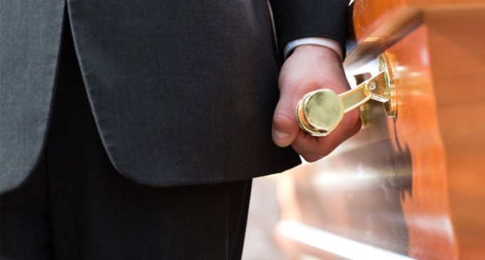 Rolul crucii la înmormântare. Cum faci cea mai bună alegere în acest sens?