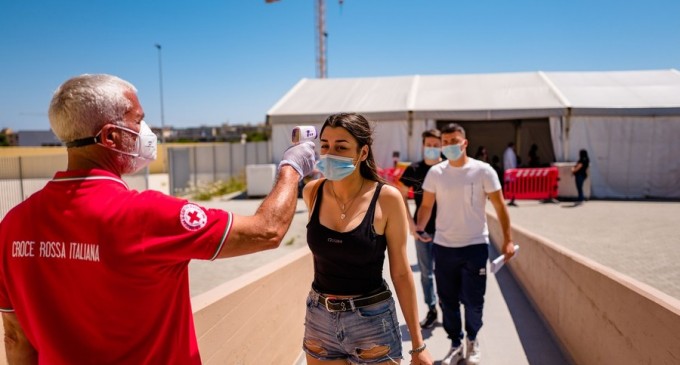 Poliția din Italia a efectuat o operaţiune împotriva antivacciniştilor, cu percheziții în diferite orașe – Coronavirus