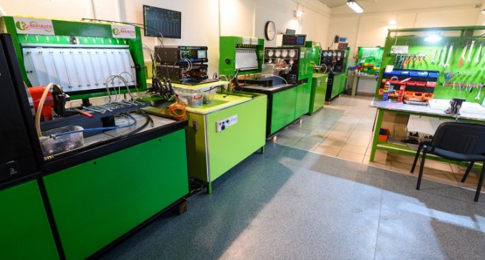 Uleiul de motor şi fluidele auto – rolul lor în întreţinerea maşinii